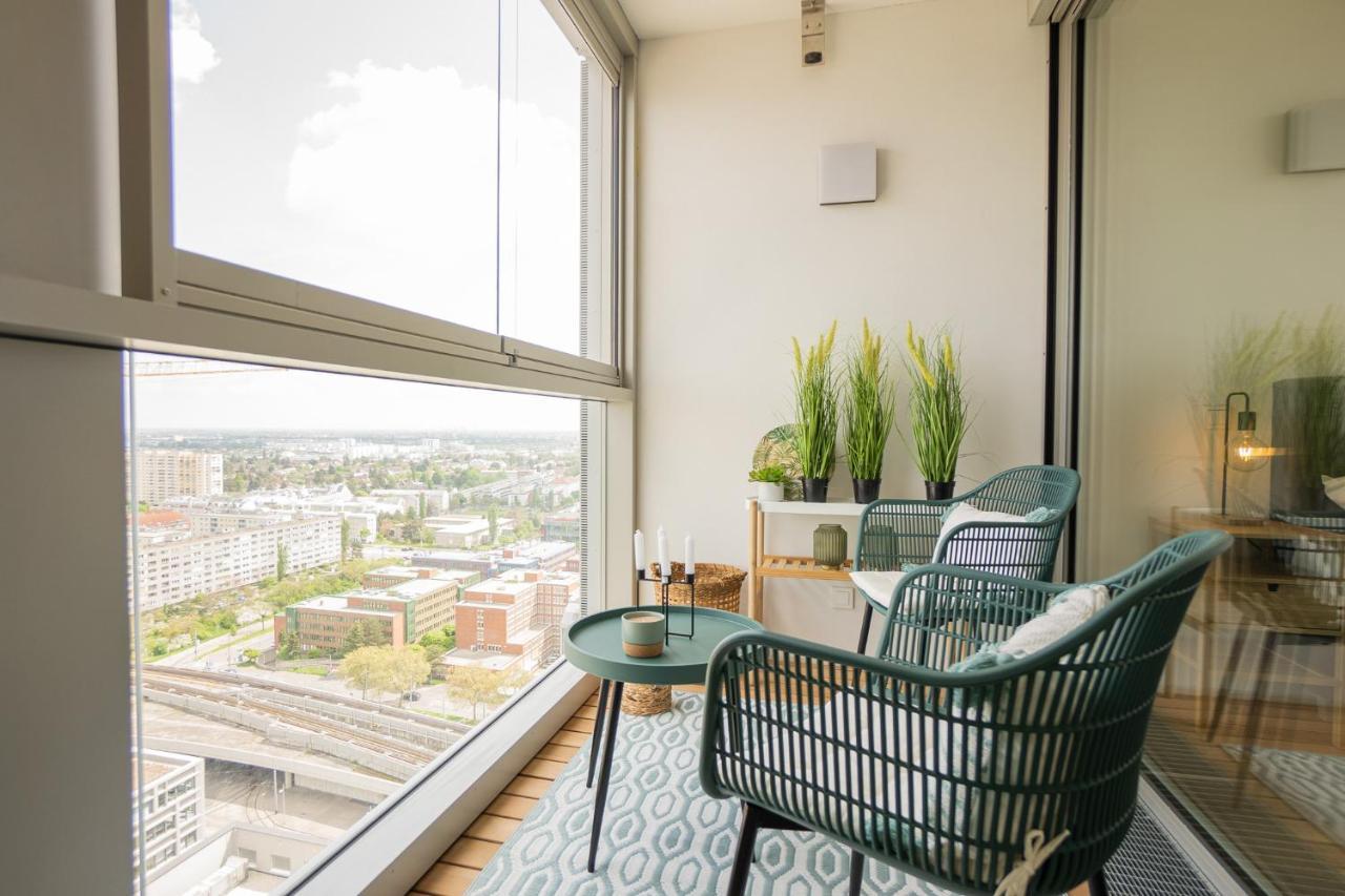 Apartment Posh On 22nd Floor + Loggia, Pool, Gym, Sauna *