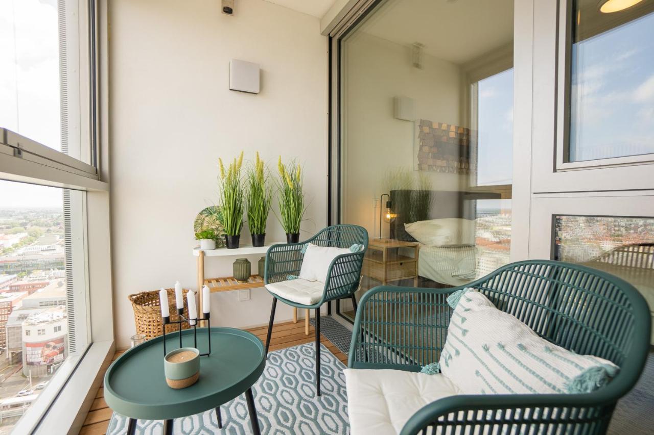 Posh On 22nd Floor + Loggia, Pool, Gym, Sauna *
