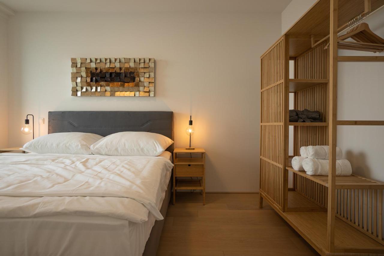 Apartment Posh On 22nd Floor + Loggia, Pool, Gym, Sauna