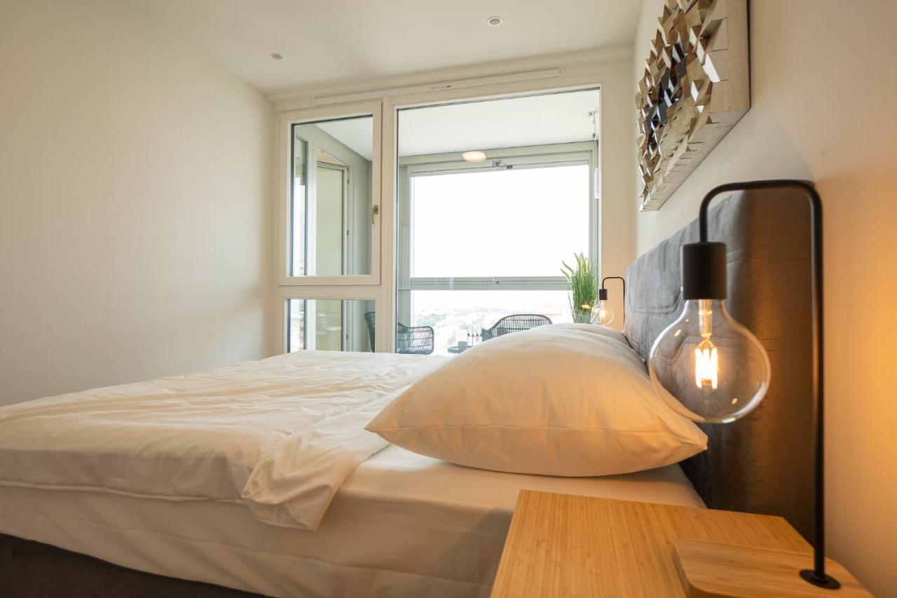 Apartment Posh On 22nd Floor + Loggia, Pool, Gym, Sauna *