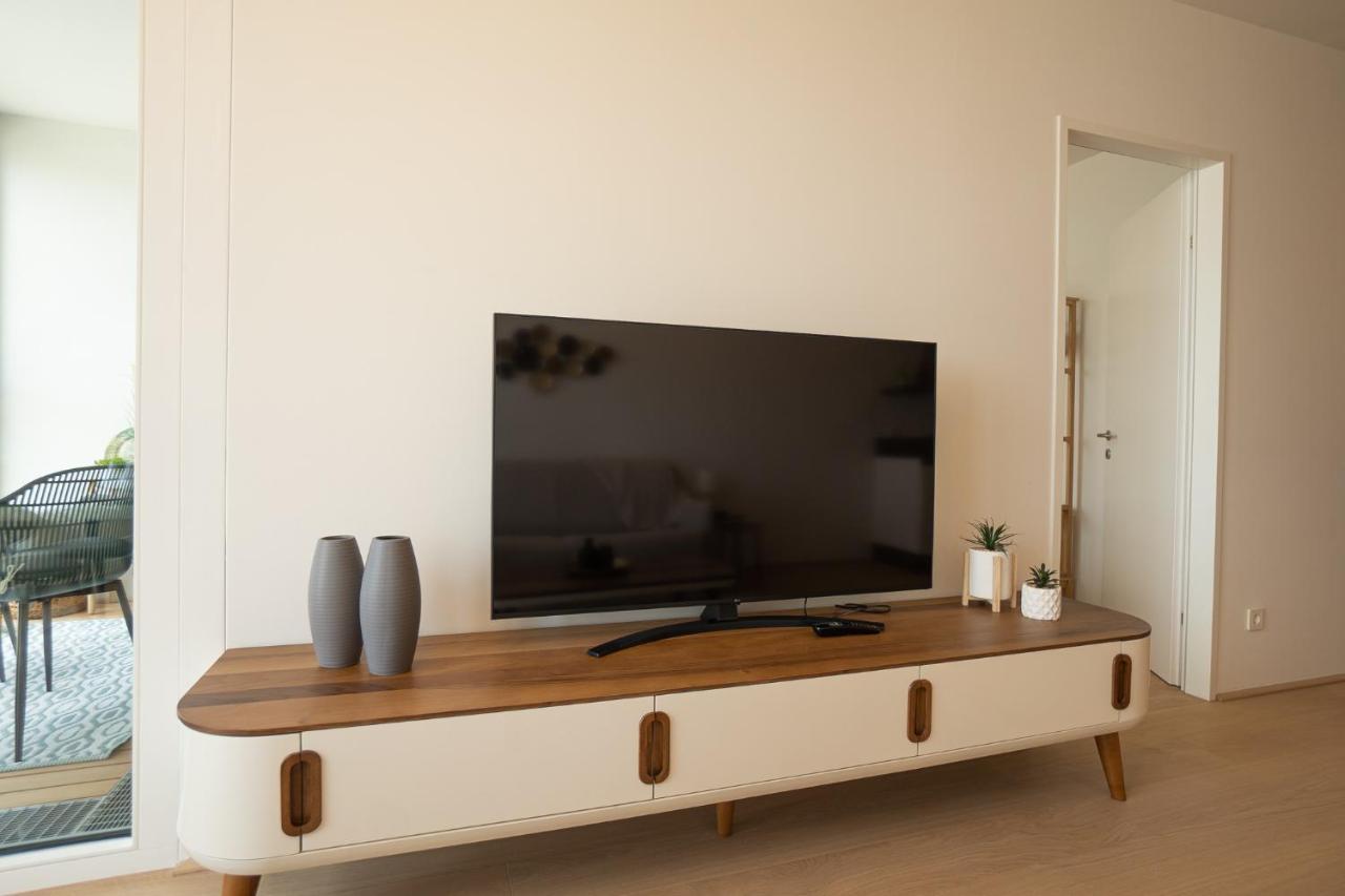 Posh On 22nd Floor + Loggia, Pool, Gym, Sauna Apartment *