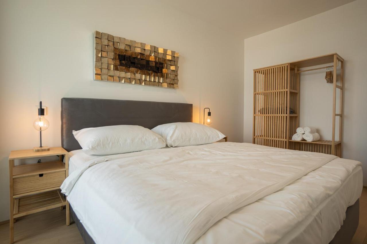 Posh On 22nd Floor + Loggia, Pool, Gym, Sauna Apartment *