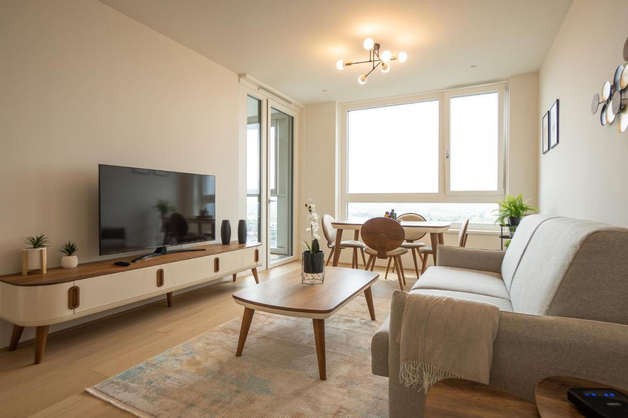 Apartment Posh On 22nd Floor + Loggia, Pool, Gym, Sauna *