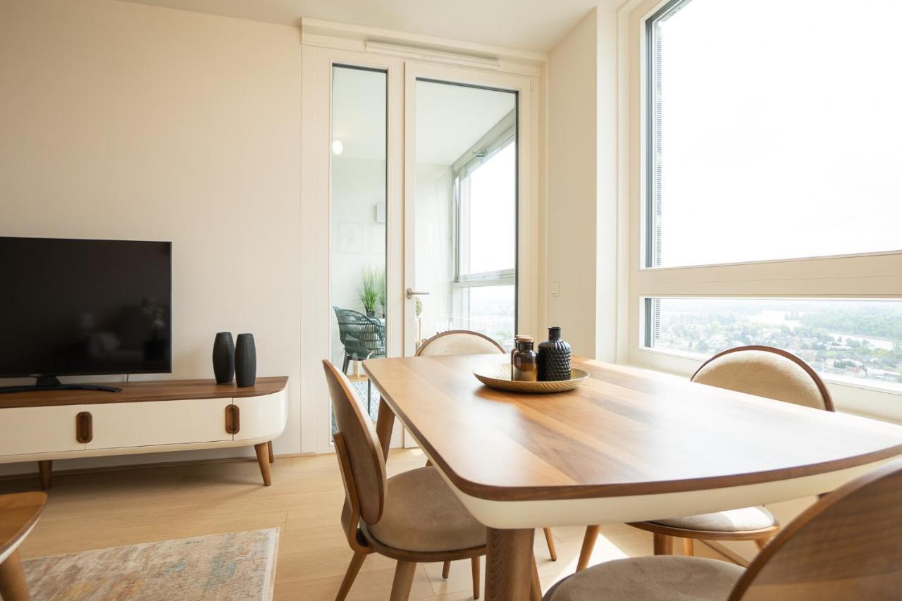 Posh On 22nd Floor + Loggia, Pool, Gym, Sauna * Wien