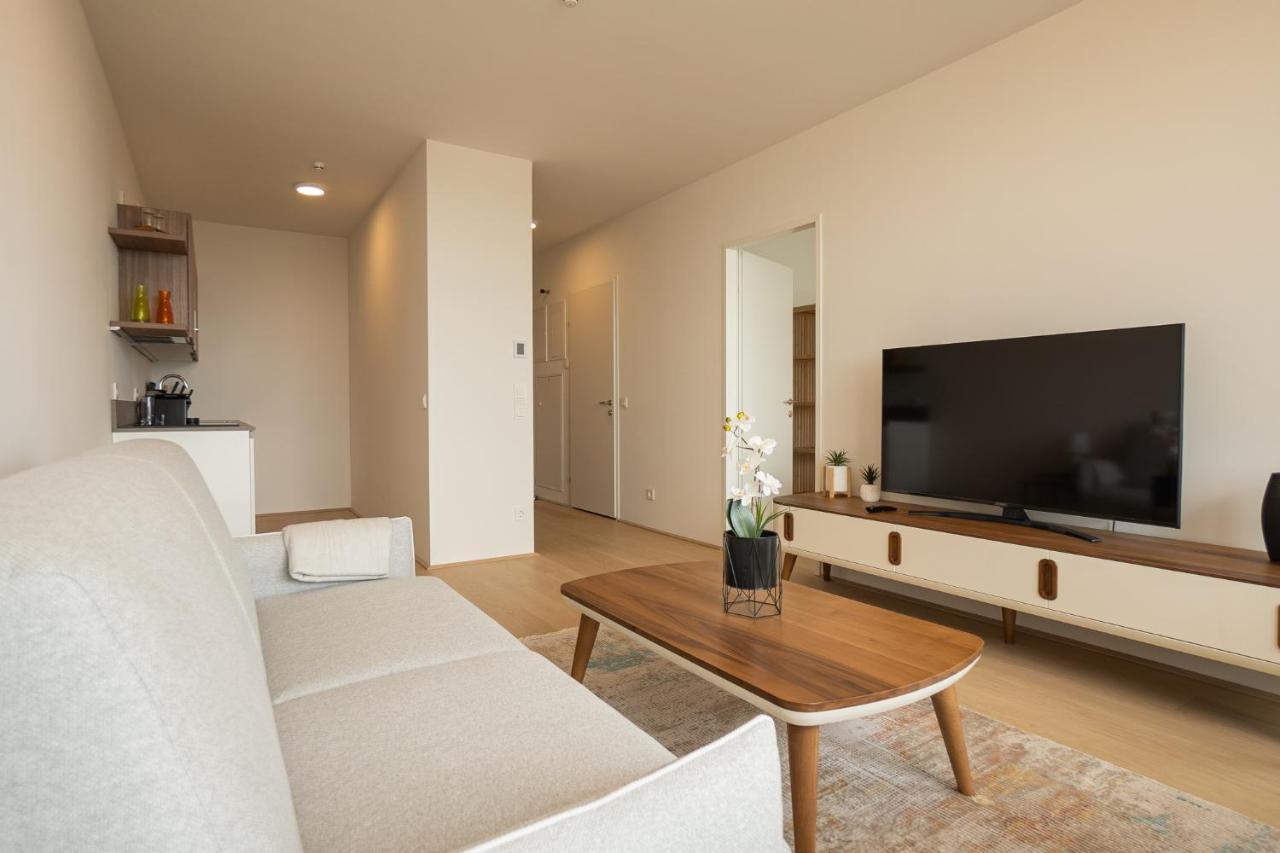 Apartment Posh On 22nd Floor + Loggia, Pool, Gym, Sauna